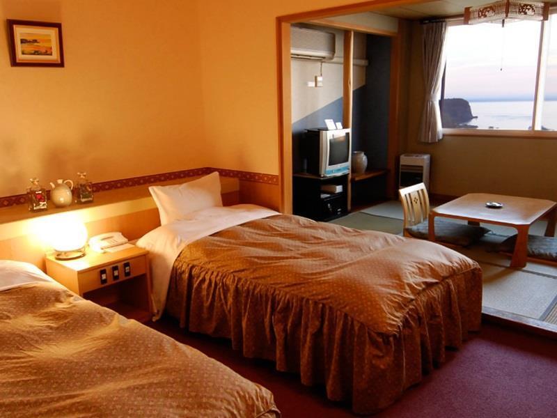 Shiretoko Yuhi No Ataruie Onsen Hostel Sari Kültér fotó
